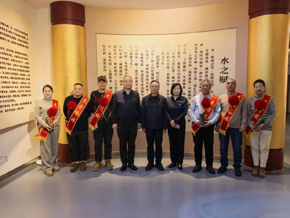 峥嵘岁月砺初心 荣休无悔颂芳华——beats365工会举办“荣休职工欢送会”
